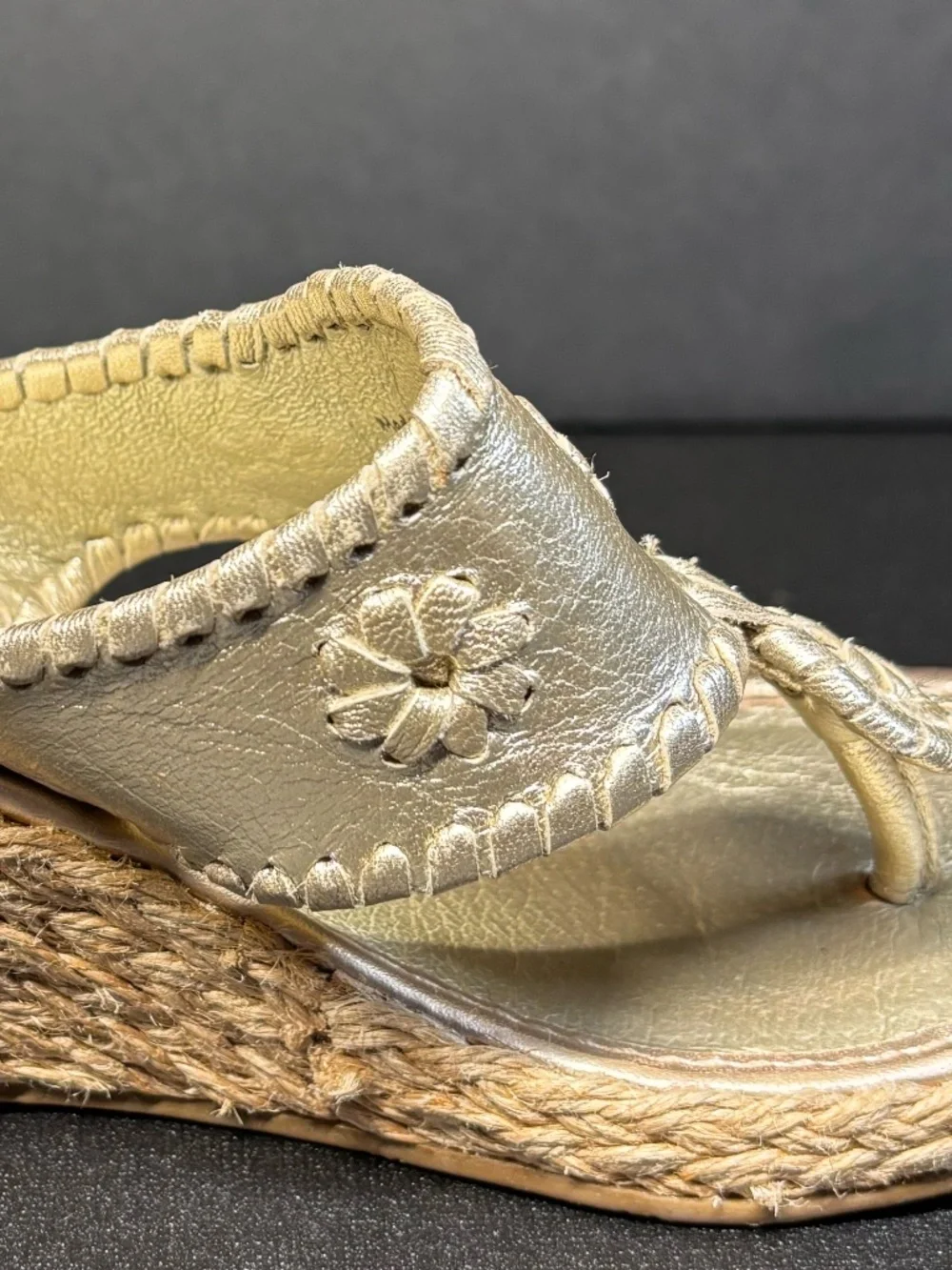 Jack Rogers Champagne Leather Espadrille Wedge Sandals Size 7 Thong Slide Heels